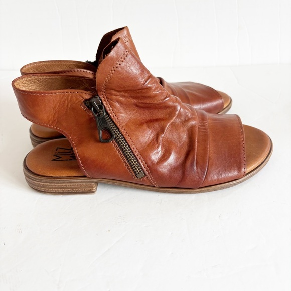 MIZ MOOZ Brown Leather Dylan Sandals sz. 38 - Picture 1 of 3